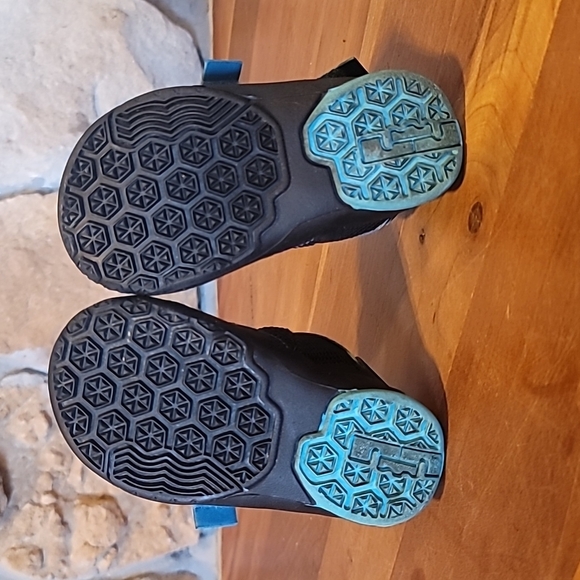 Black and blue NIKE LEBRON SOLDIER IX (INFANT size 6c) - Picture 7 of 7